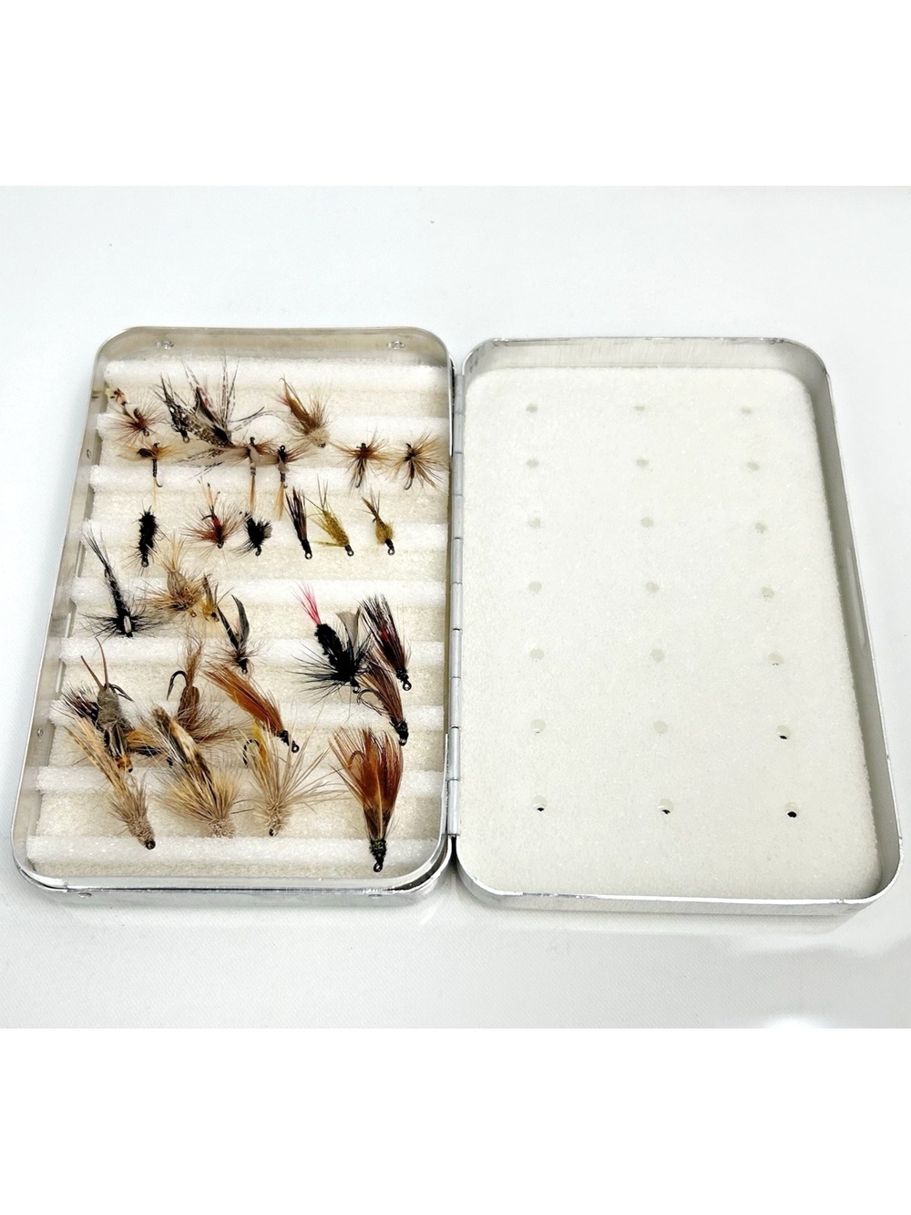 Vintage Perrine Aluminum Fly Box Case #107 With Assortment of Flies